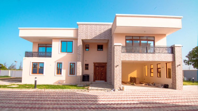 5 Bedroom Maisonette