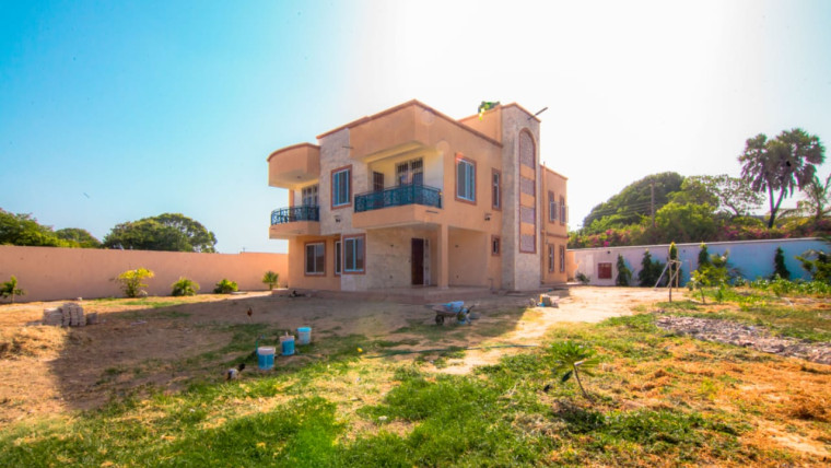 4 Bedroom Maisonette