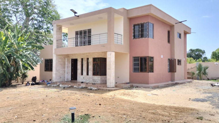 3 & 2 bedroom Maisonette