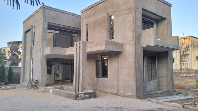 5 Bedroom Maisonette